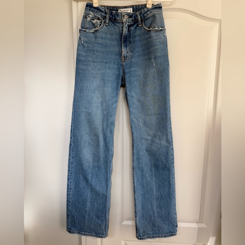Abercrombie and Fitch 90’s Relaxed Jean curve love